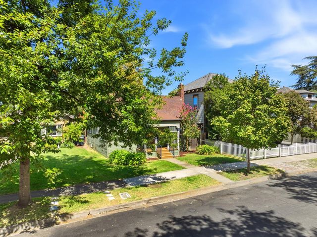 3035 Marshall Way, Sacramento, CA 95817