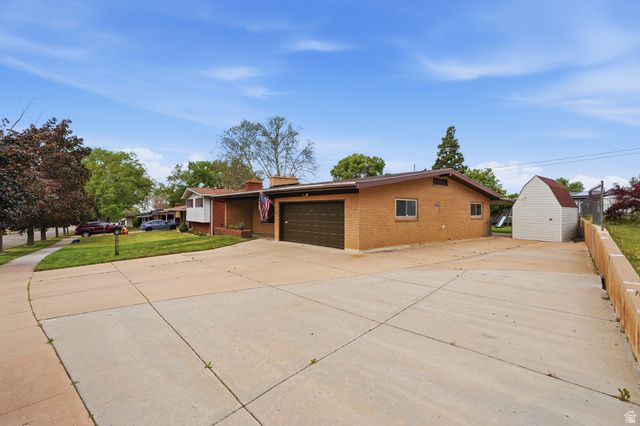 2090 W 5800 S, Roy, UT 84067