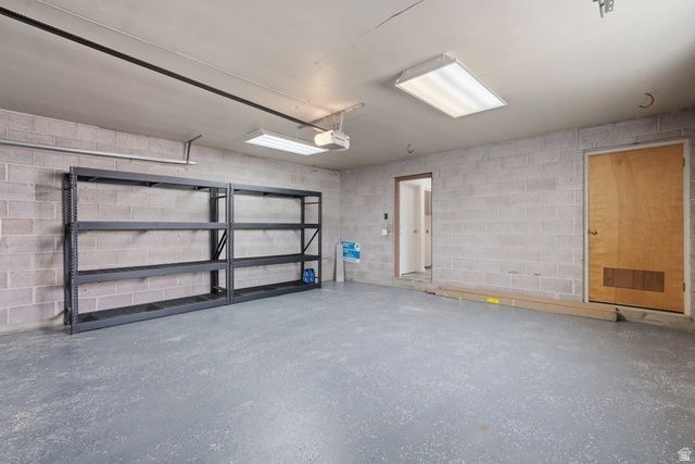 2090 W 5800 S, Roy, UT 84067