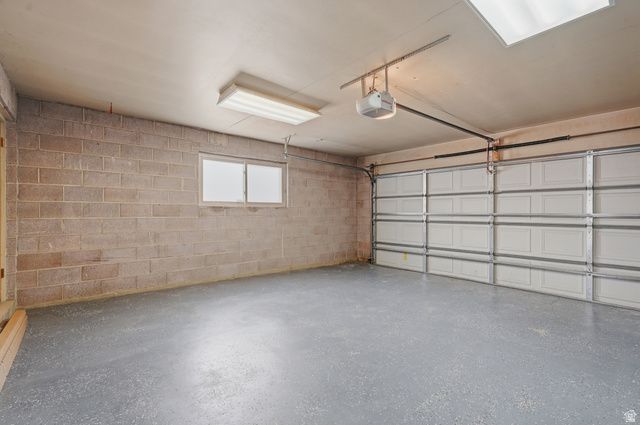 2090 W 5800 S, Roy, UT 84067