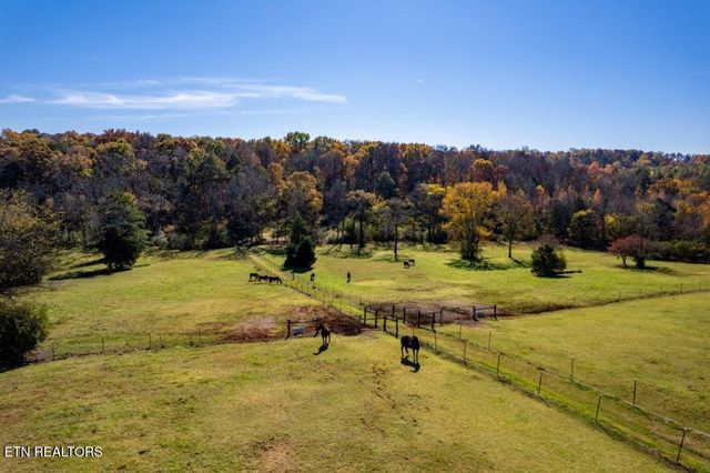 4728 N Wildwood Rd, Maryville, TN 37804