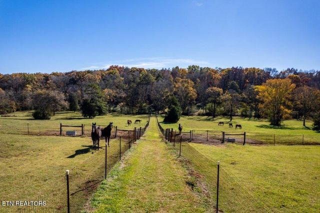 4728 N Wildwood Rd, Maryville, TN 37804