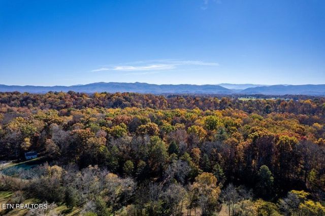 4728 N Wildwood Rd, Maryville, TN 37804