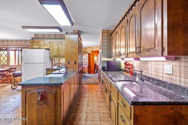 4728 N Wildwood Rd, Maryville, TN 37804