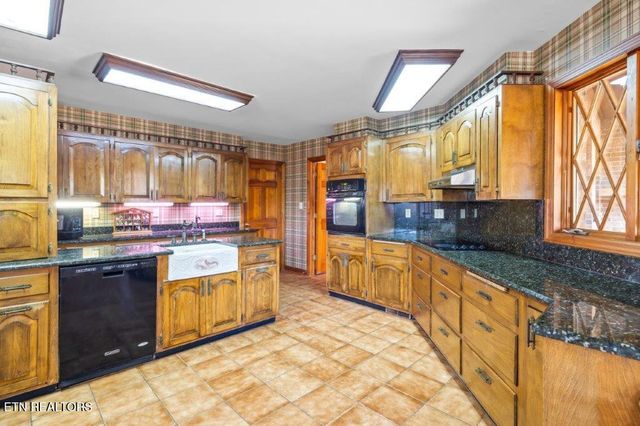 4728 N Wildwood Rd, Maryville, TN 37804