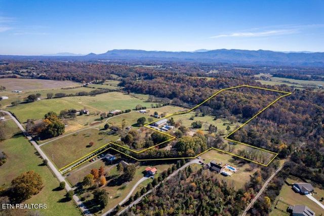 4728 N Wildwood Rd, Maryville, TN 37804