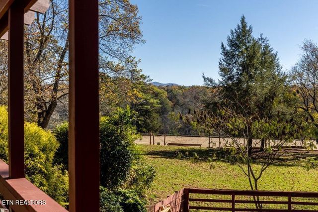 4728 N Wildwood Rd, Maryville, TN 37804