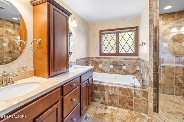 4728 N Wildwood Rd, Maryville, TN 37804