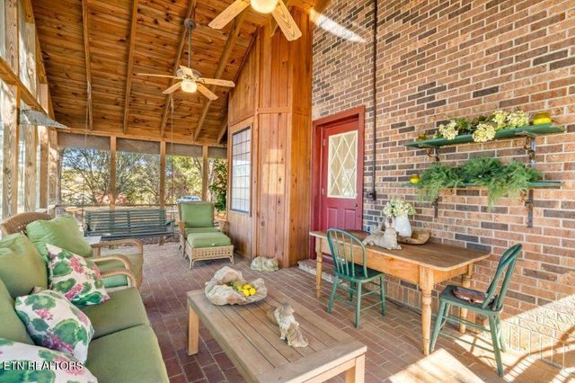 4728 N Wildwood Rd, Maryville, TN 37804