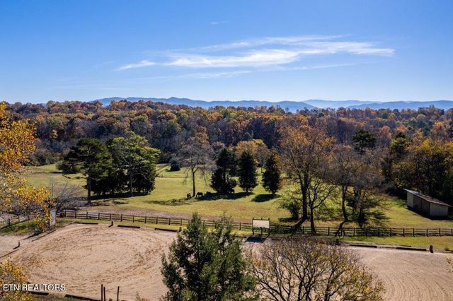 4728 N Wildwood Rd, Maryville, TN 37804