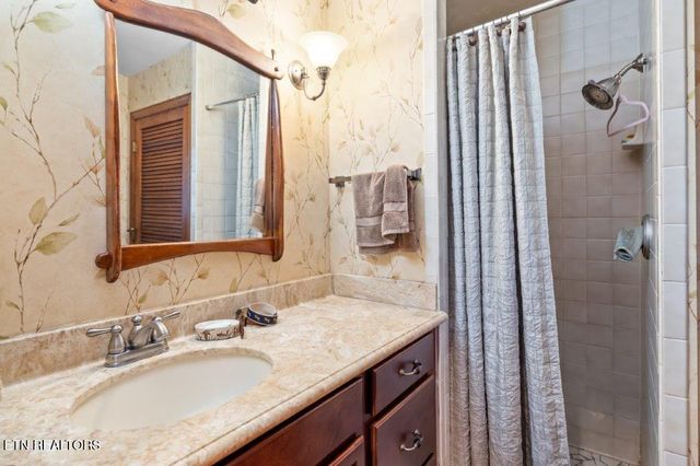 4728 N Wildwood Rd, Maryville, TN 37804