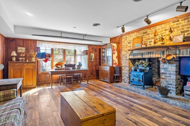 4728 N Wildwood Rd, Maryville, TN 37804