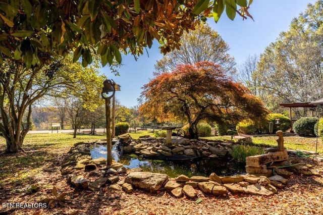 4728 N Wildwood Rd, Maryville, TN 37804