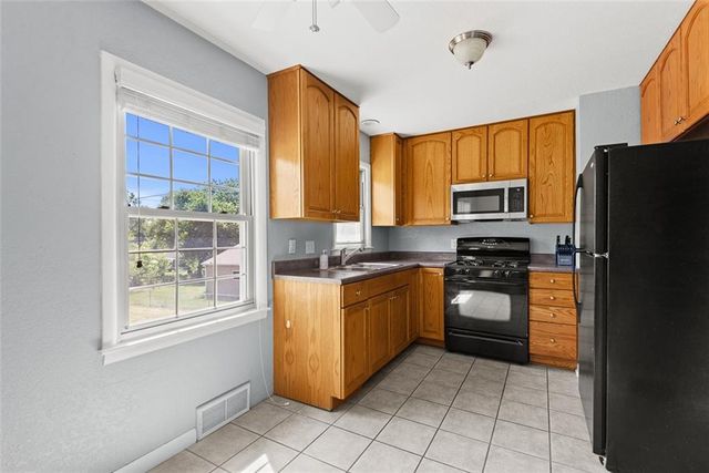 5521 Barton Lane, Shawnee, KS 66203