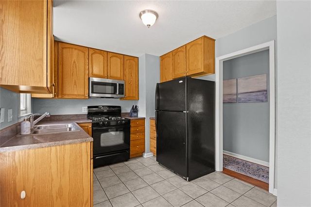 5521 Barton Lane, Shawnee, KS 66203