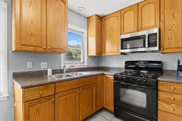 5521 Barton Lane, Shawnee, KS 66203