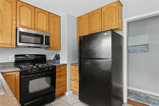 5521 Barton Lane, Shawnee, KS 66203