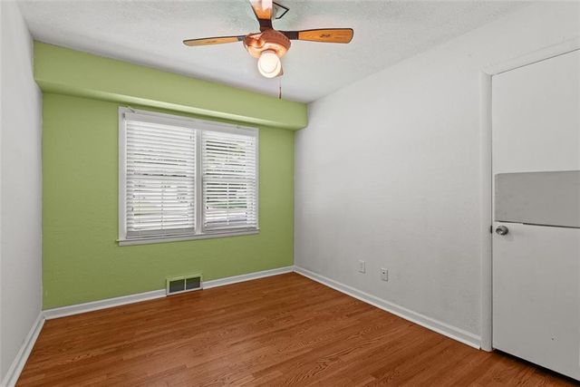 5521 Barton Lane, Shawnee, KS 66203