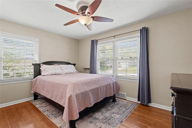 5521 Barton Lane, Shawnee, KS 66203