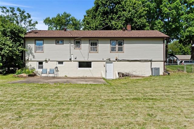 5521 Barton Lane, Shawnee, KS 66203