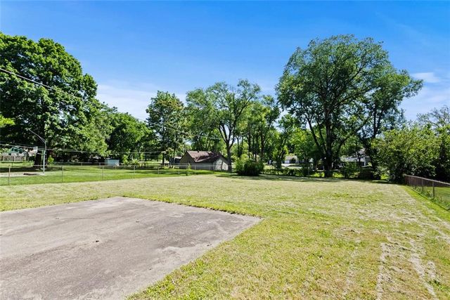 5521 Barton Lane, Shawnee, KS 66203