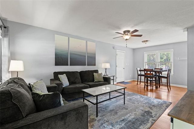 5521 Barton Lane, Shawnee, KS 66203