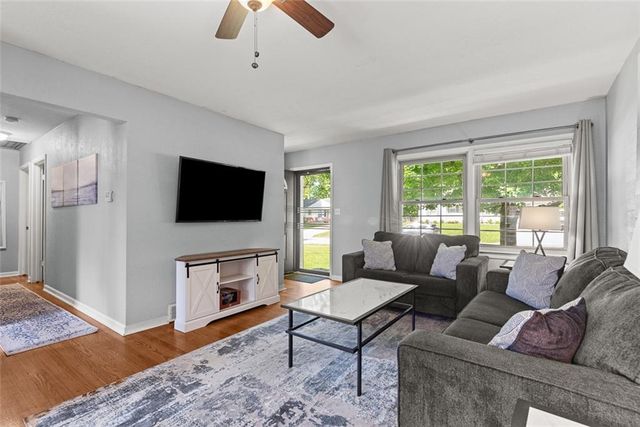5521 Barton Lane, Shawnee, KS 66203