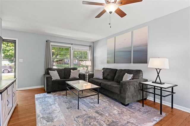 5521 Barton Lane, Shawnee, KS 66203