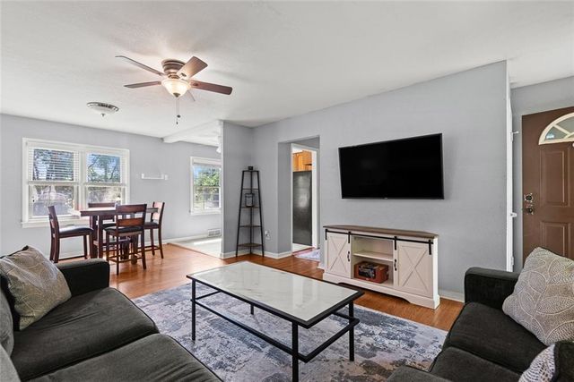 5521 Barton Lane, Shawnee, KS 66203