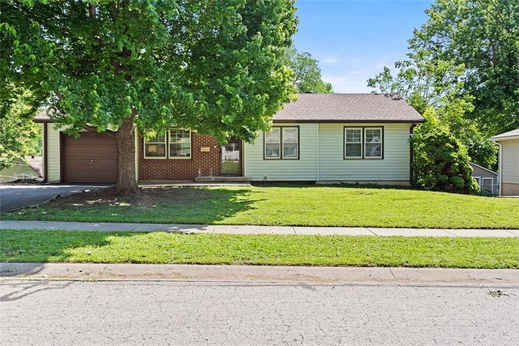 5521 Barton Lane, Shawnee, KS 66203