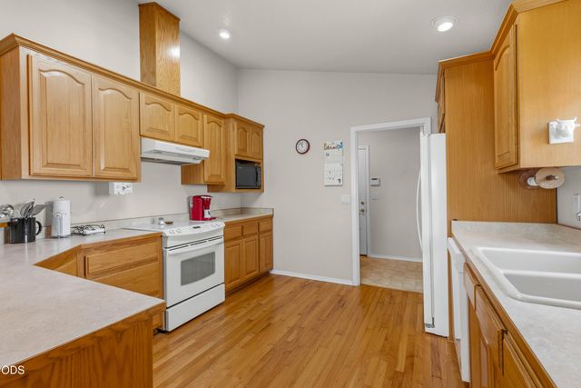 1810 SW J Street, Grants Pass, OR 97526