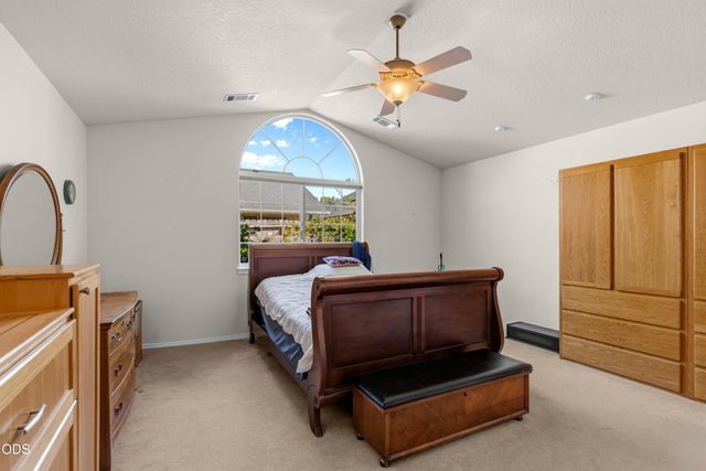 1810 SW J Street, Grants Pass, OR 97526