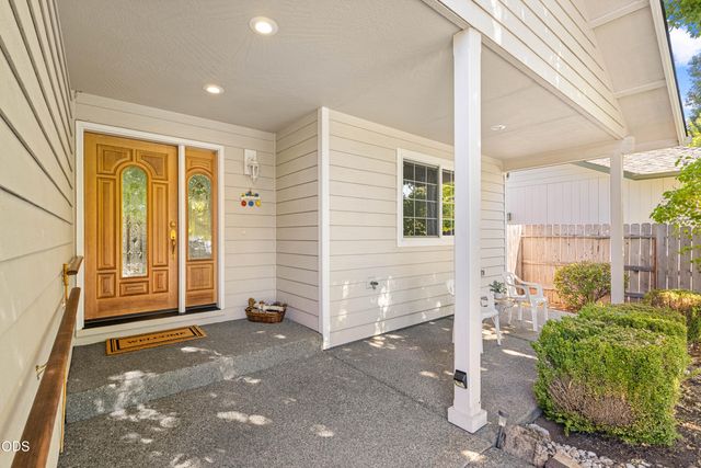1810 SW J Street, Grants Pass, OR 97526