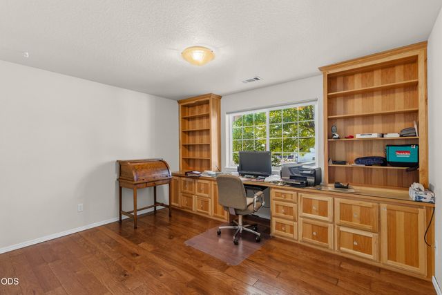 1810 SW J Street, Grants Pass, OR 97526