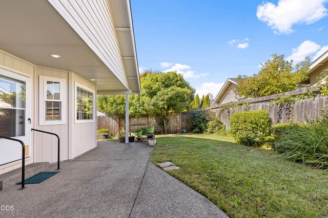 1810 SW J Street, Grants Pass, OR 97526