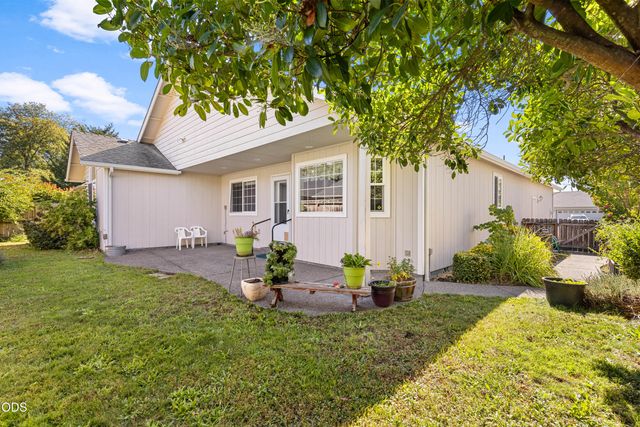 1810 SW J Street, Grants Pass, OR 97526