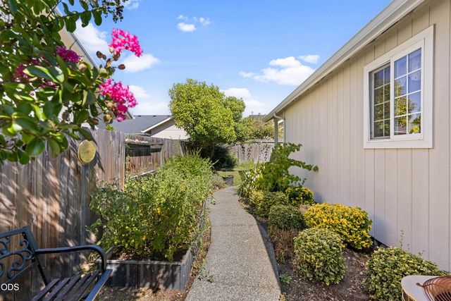 1810 SW J Street, Grants Pass, OR 97526