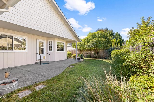 1810 SW J Street, Grants Pass, OR 97526