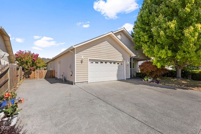 1810 SW J Street, Grants Pass, OR 97526