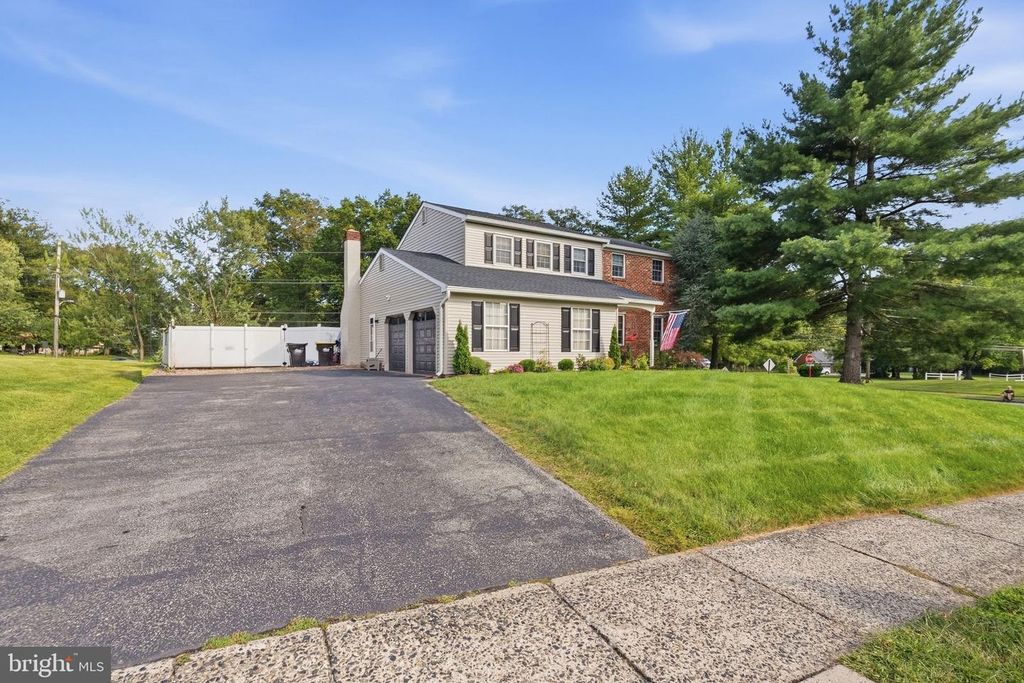 2101 ALEXANDER DR, WEST NORRITON, PA 19403 — photo 5