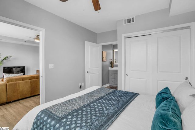 100 E Washington Street Unit 52, Greenville, SC 29601