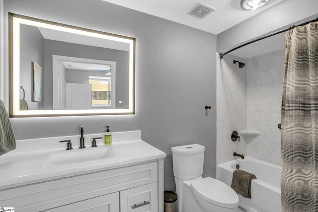 100 E Washington Street Unit 52, Greenville, SC 29601