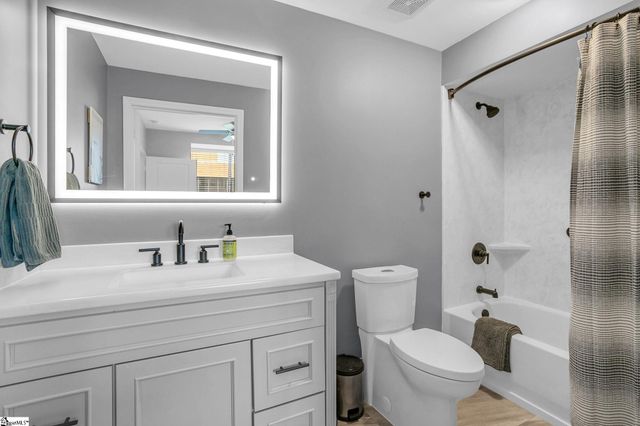 100 E Washington Street Unit 52, Greenville, SC 29601