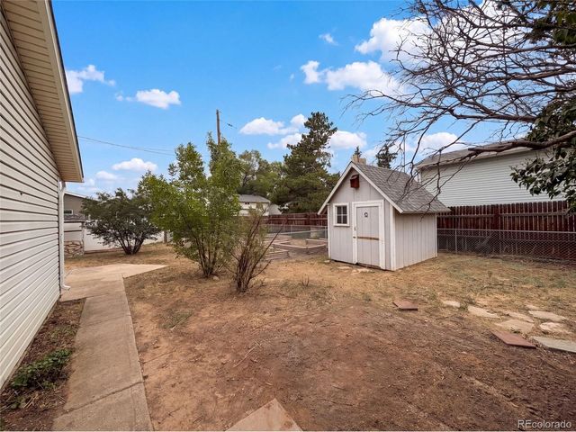 7715 4th St, Wellington, CO 80549