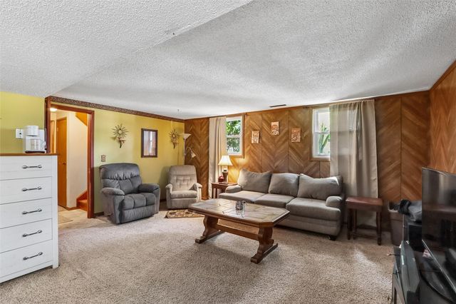 46 Regal Lane, Iowa City, IA 52240