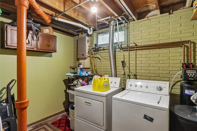46 Regal Lane, Iowa City, IA 52240