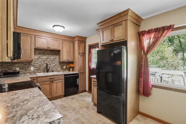 46 Regal Lane, Iowa City, IA 52240