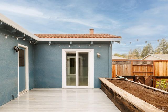 719 Madison Dr, Sonoma, CA 95476