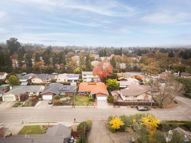 719 Madison Dr, Sonoma, CA 95476