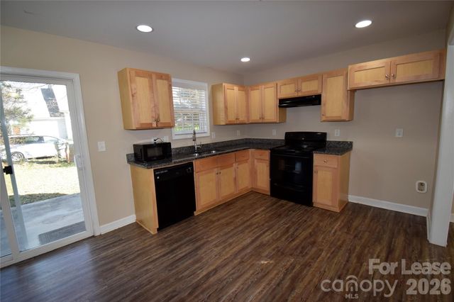 1527 Black Kettle Drive, Charlotte, NC 28213